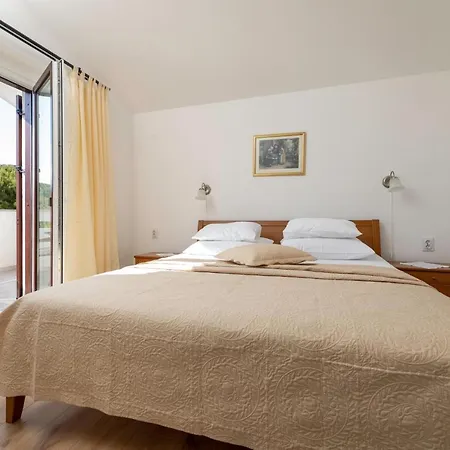 Maja Apartment *