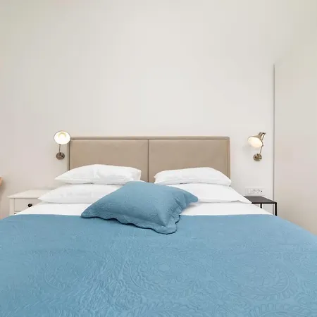 Maja Apartment *